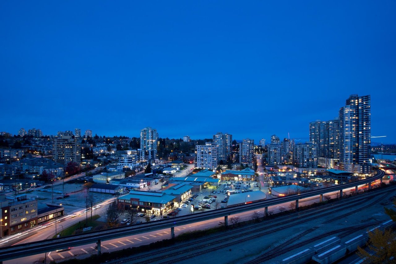 1704-1235 Quayside Dr