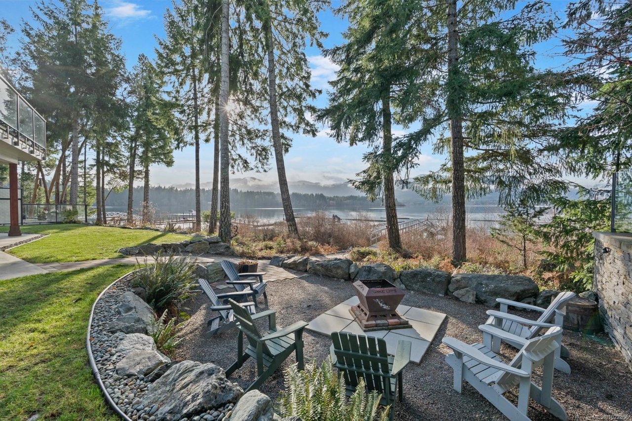 7364 Lakefront Dr, Lake Cowichan