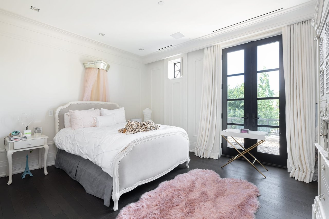 Casa Loma Estate