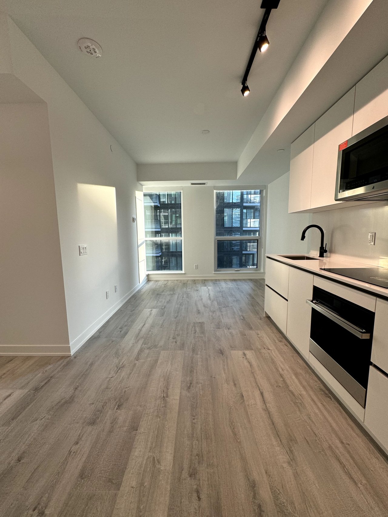 327 King St W, Unit 2005