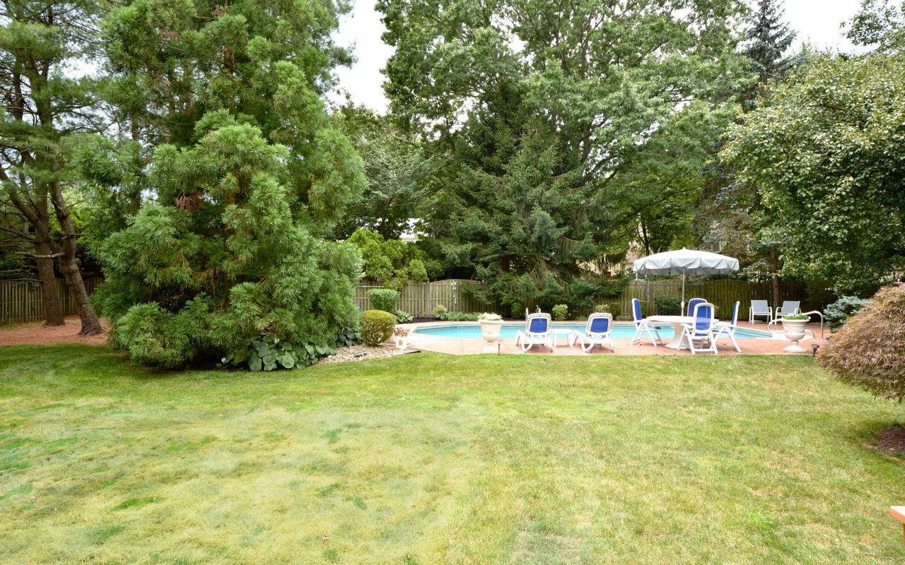 1 W CARTWRIGHT DR