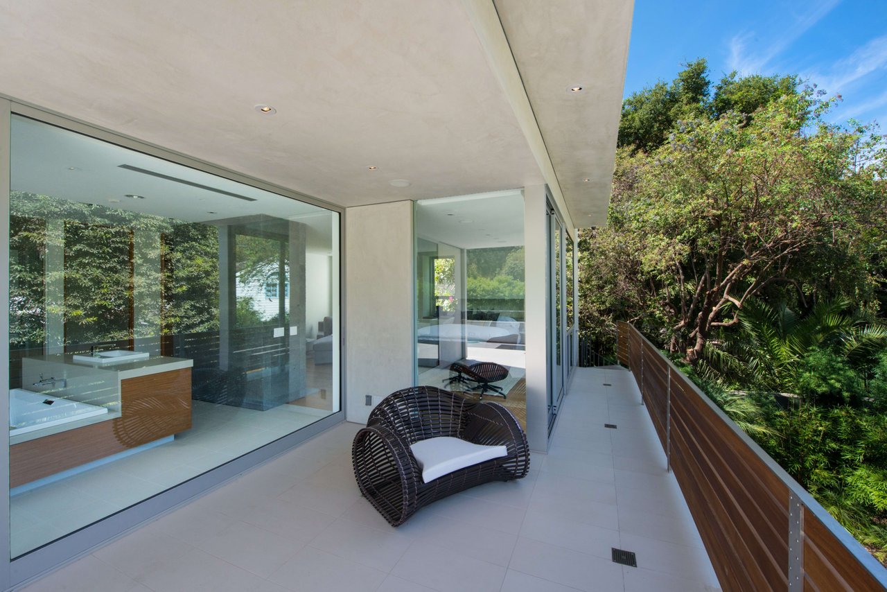 1710 Mandeville Canyon Rd