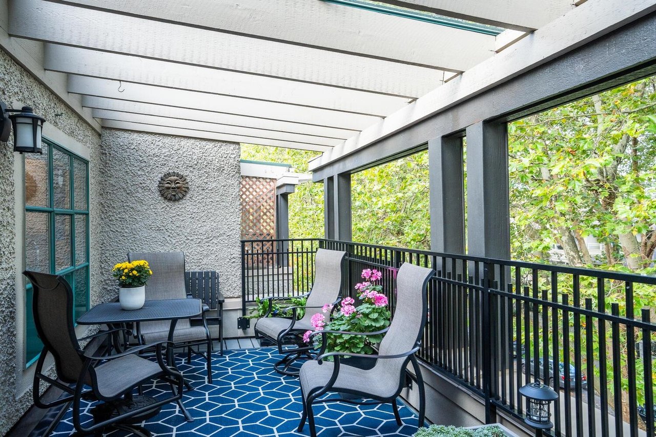 402-3788 W 8th Ave