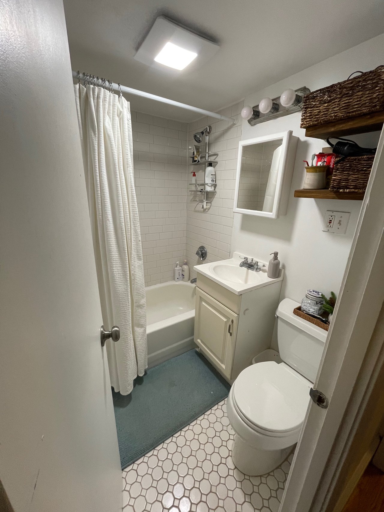 JULY - Appleton Street 2 bed 2 bath w. Private Patio & Laundry - Pets Negotiable!  HEAT AND HW incl! 