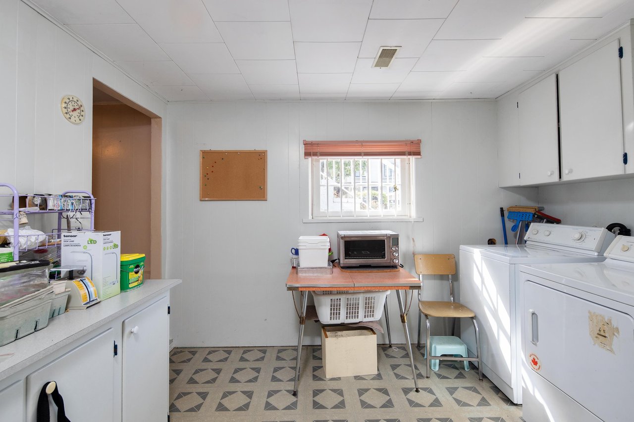 158 E 42nd Ave
