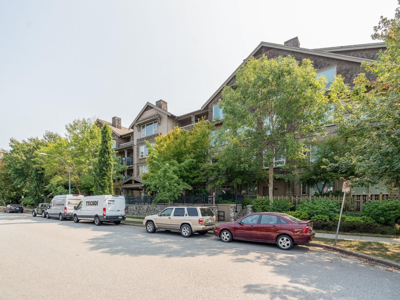 401-250 Salter St
