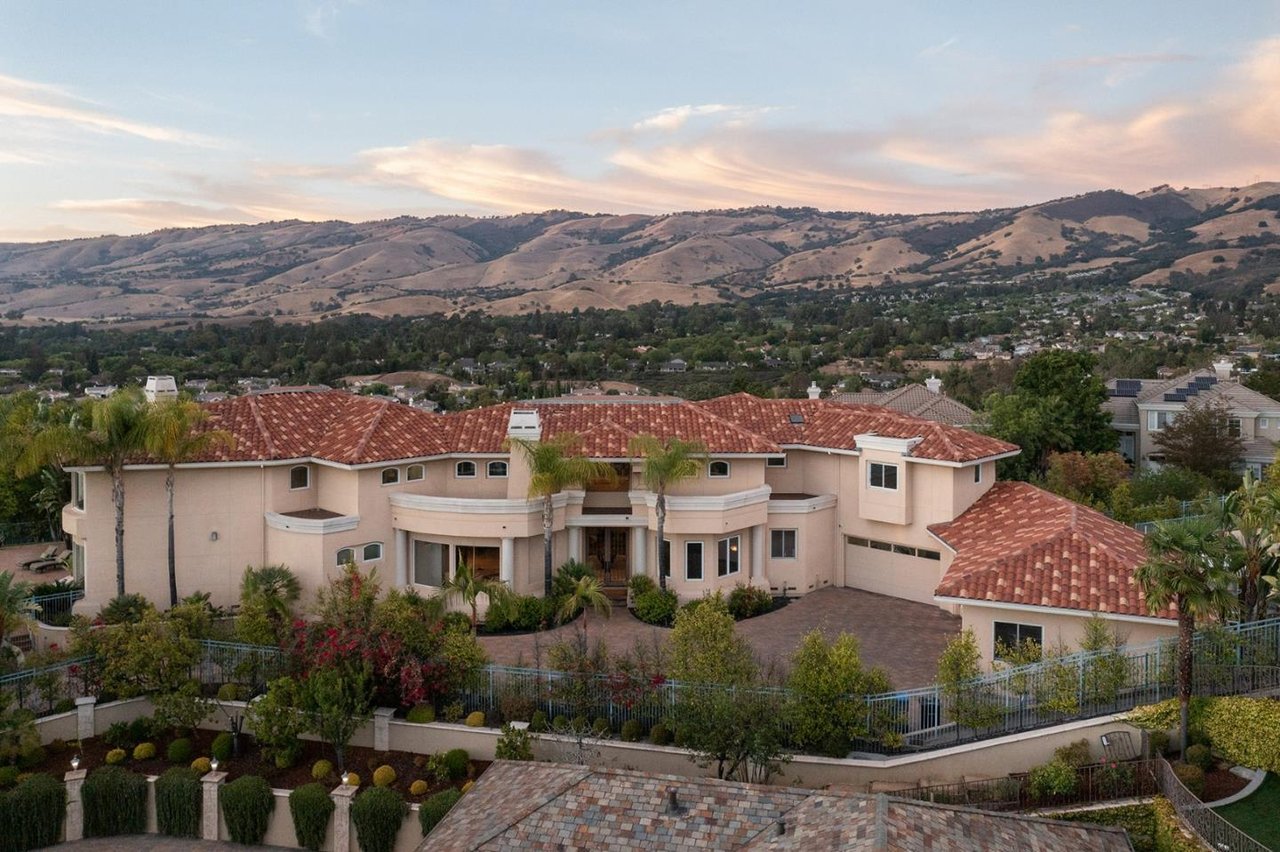 5593 Snowdon Place • San Jose • 95138	