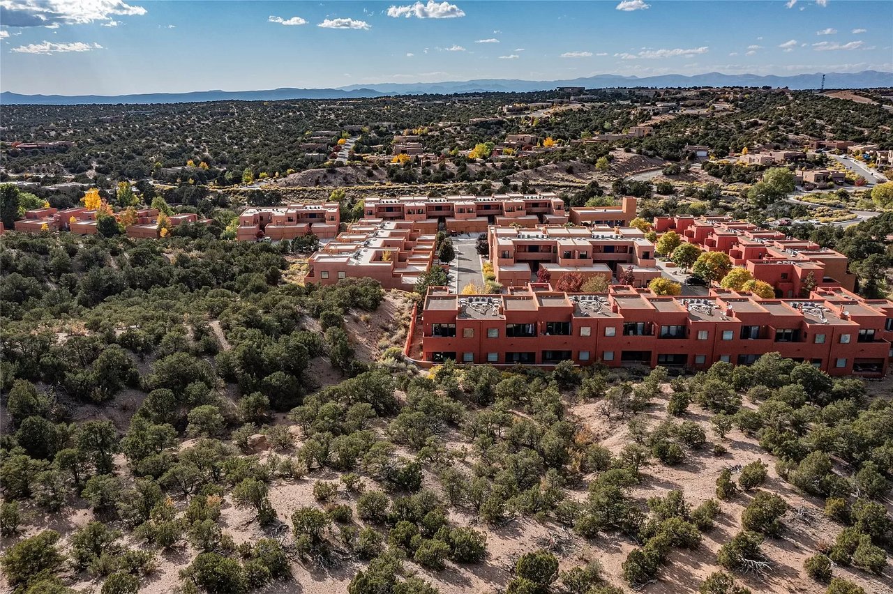 604 Avenida Villa Hermosa #201