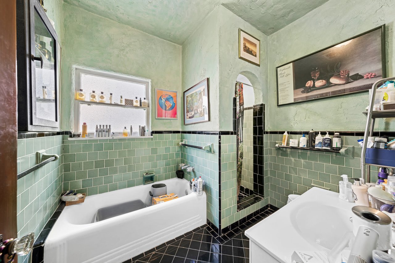 9027 Alden Dr, West Hollywood Adjacent
