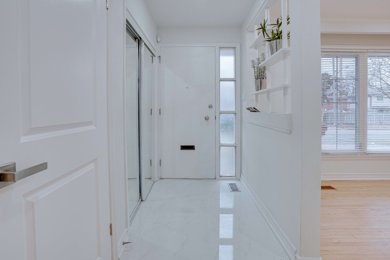 25 Karen Rd Unit: Upper
