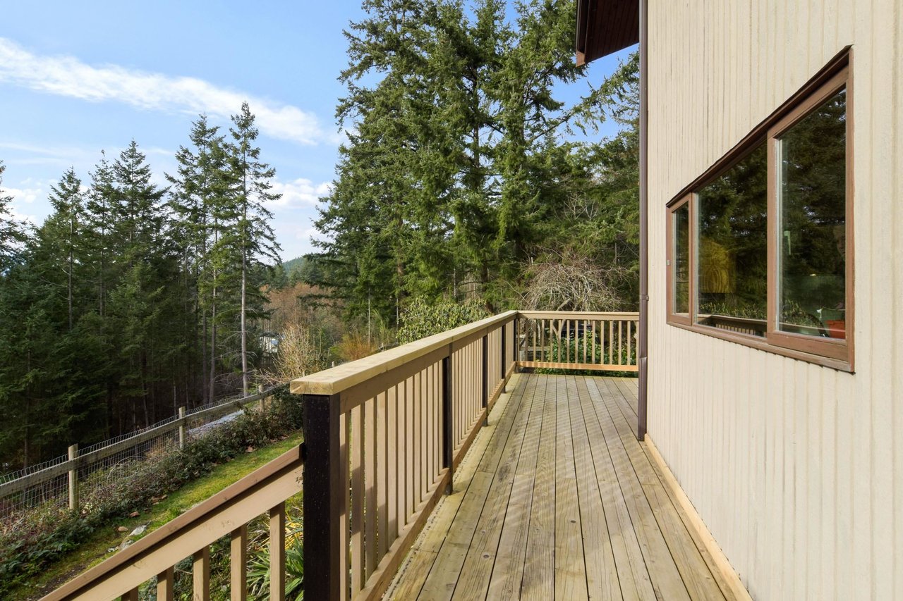 1557 Whitesails Dr