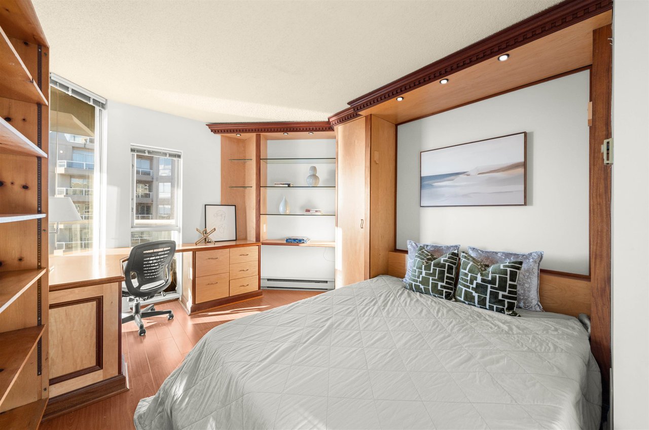 1604-1135 Quayside Dr