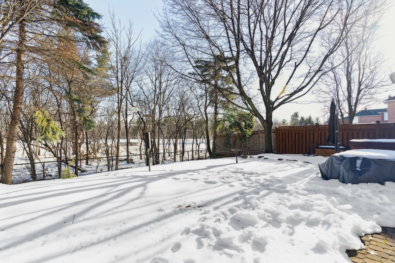 Ravine lot in Glen Abbey!