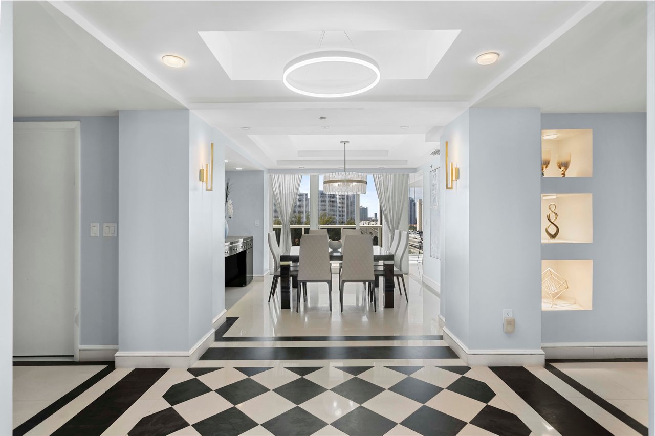 19111 Collins Ave Unit: 806