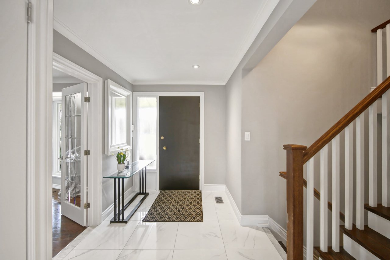 1274 Lorne Park Rd