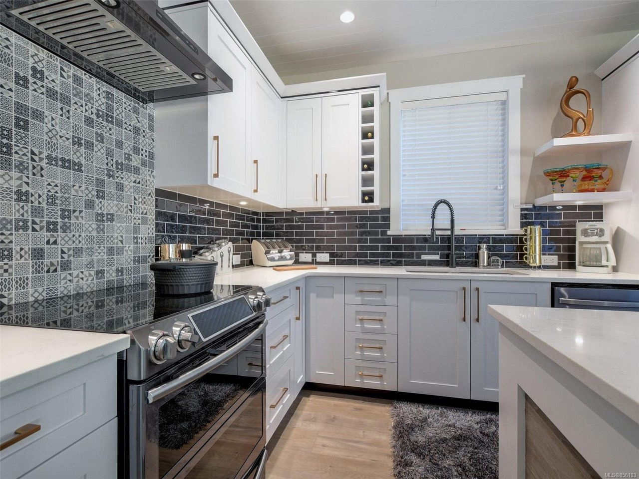 307 Seafield Rd