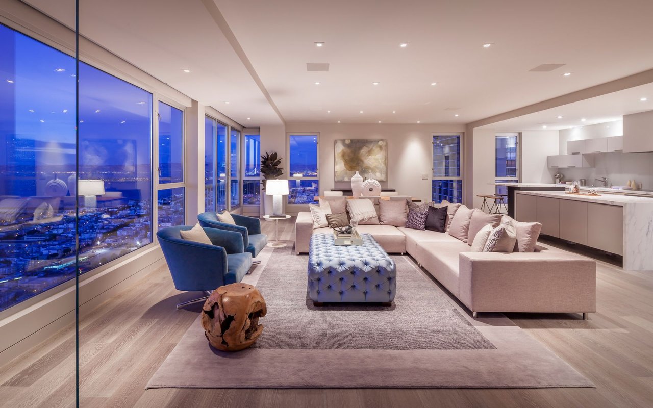Panoramic Views at 1070 Green