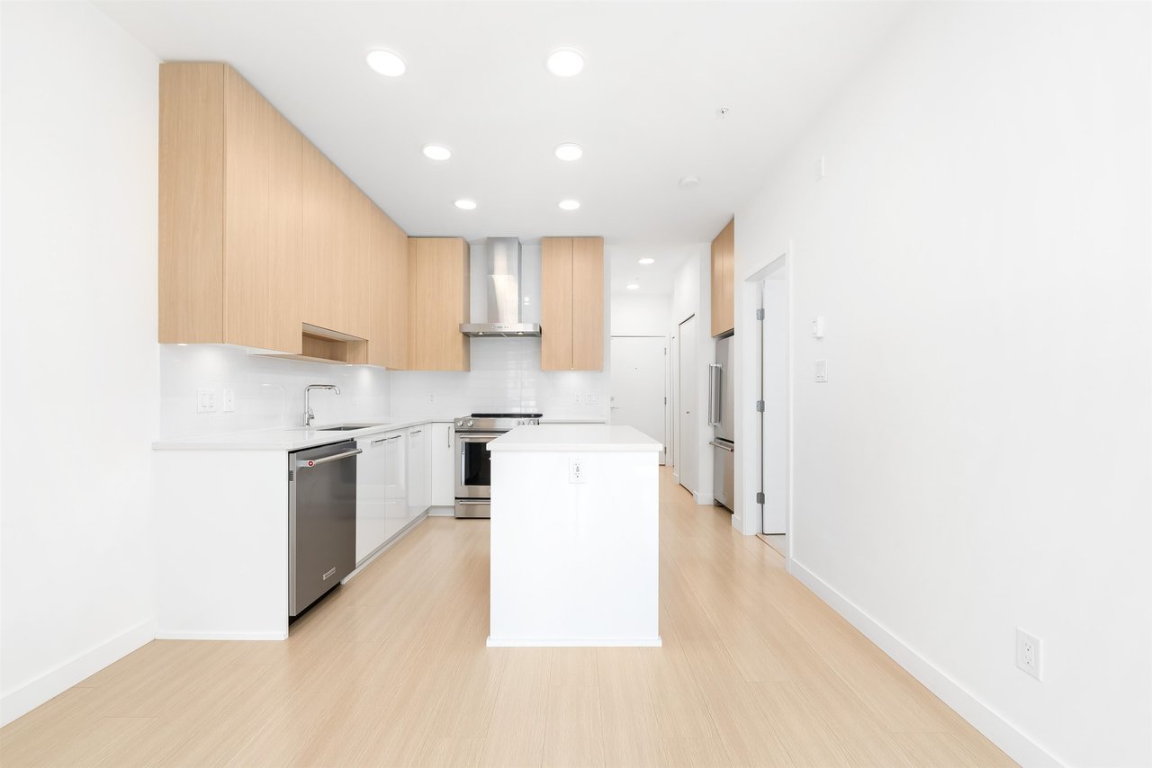 303-5460 Broadway Wy