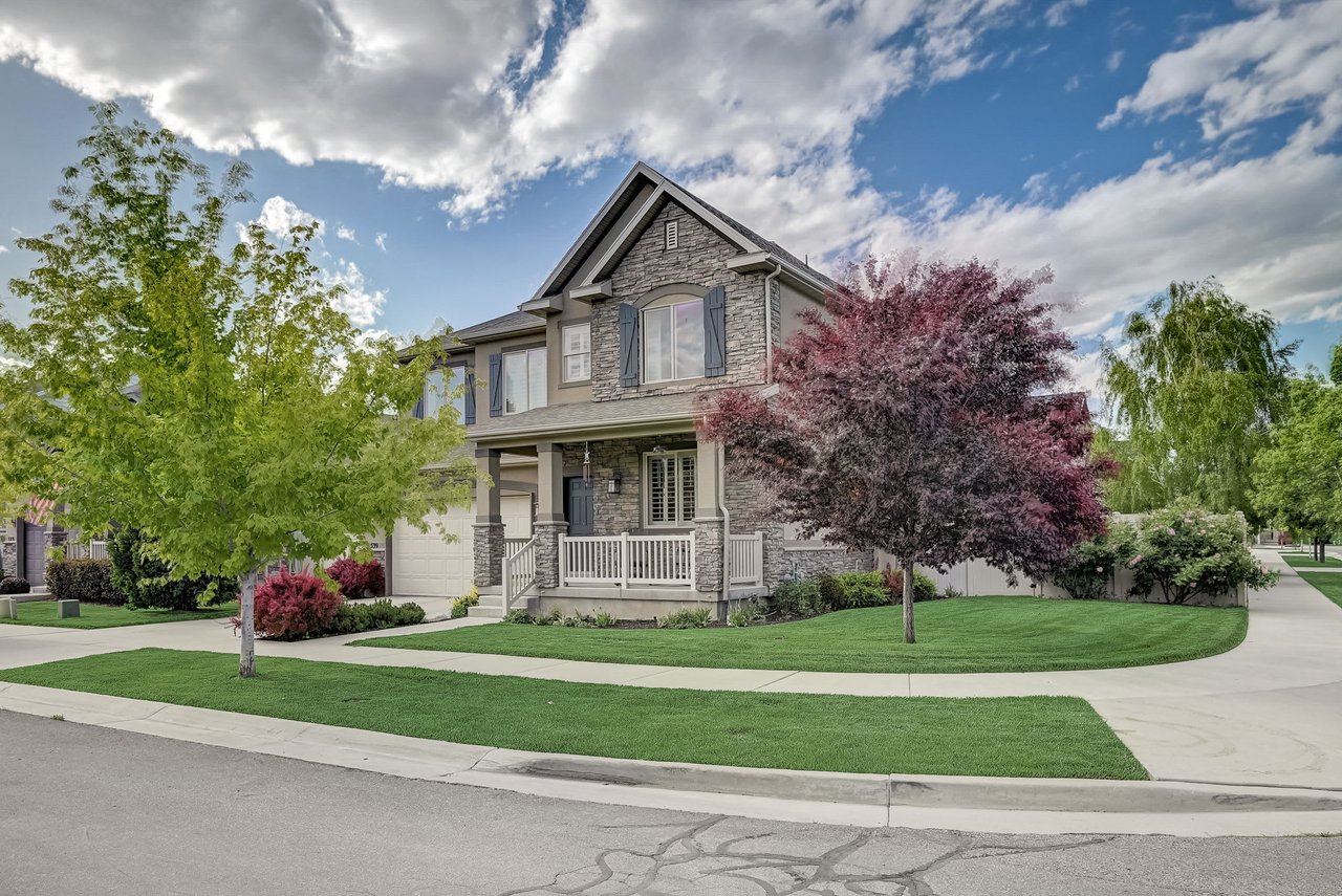 539 E Fireice Rose Ln