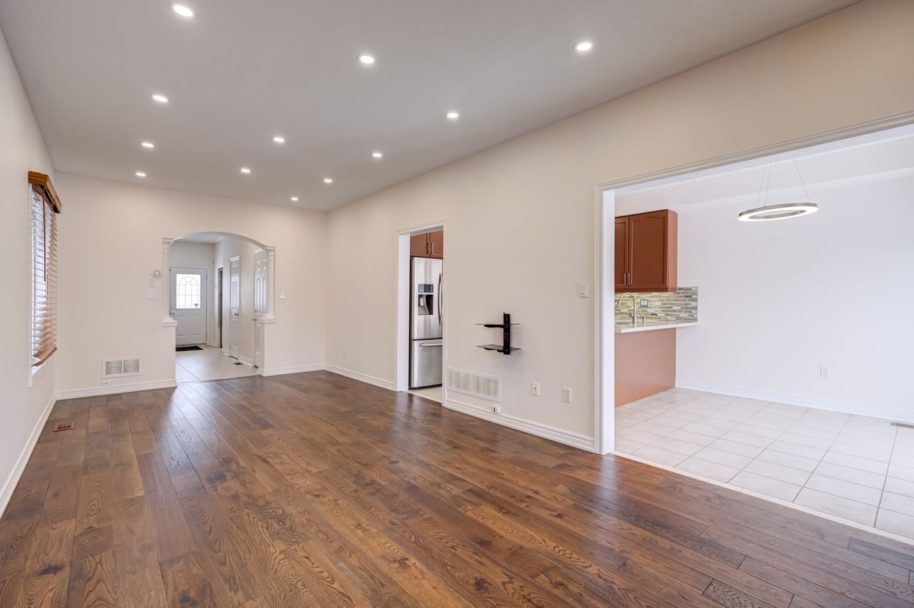 11 Cathmar Dr