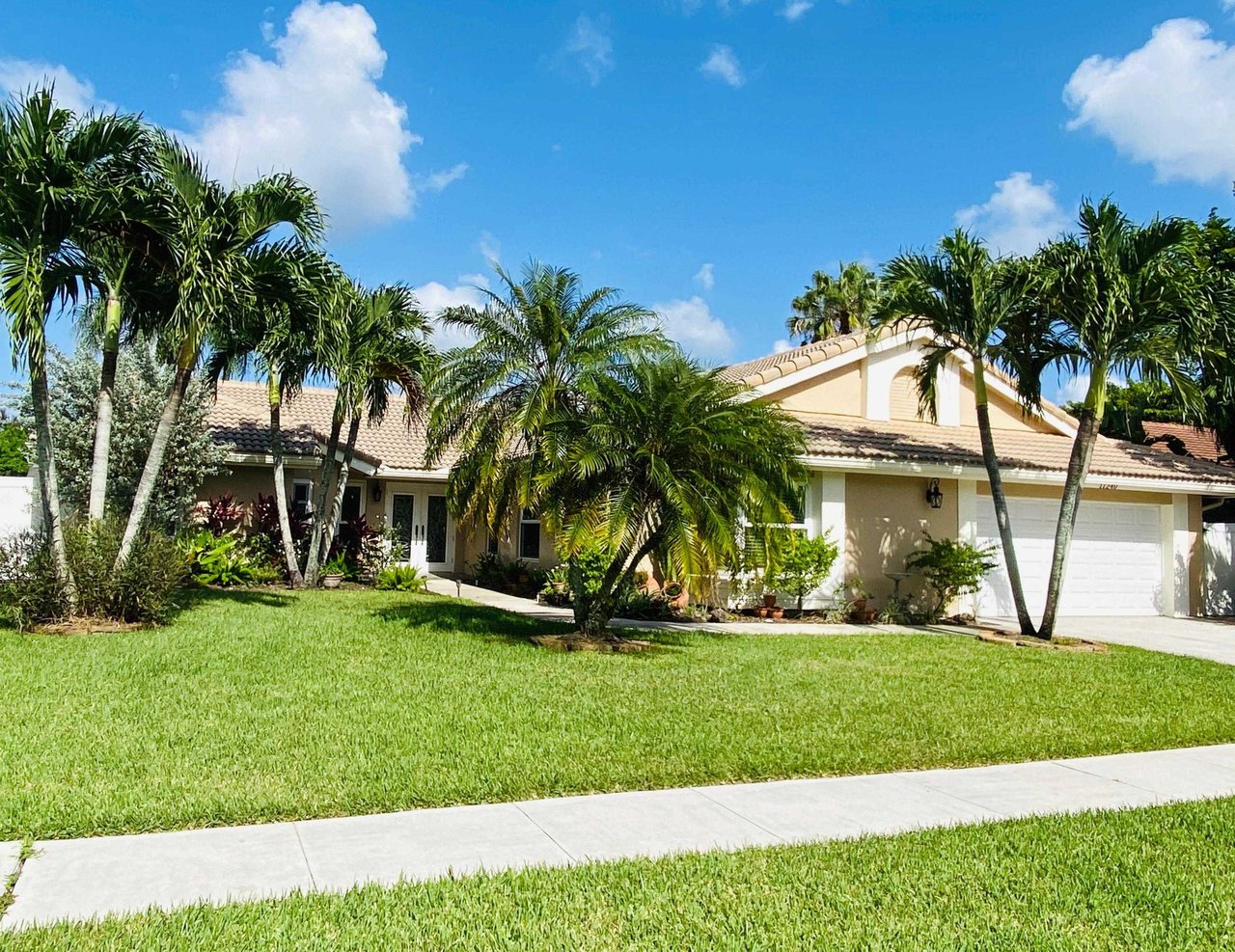 11240 Island Lakes Lane