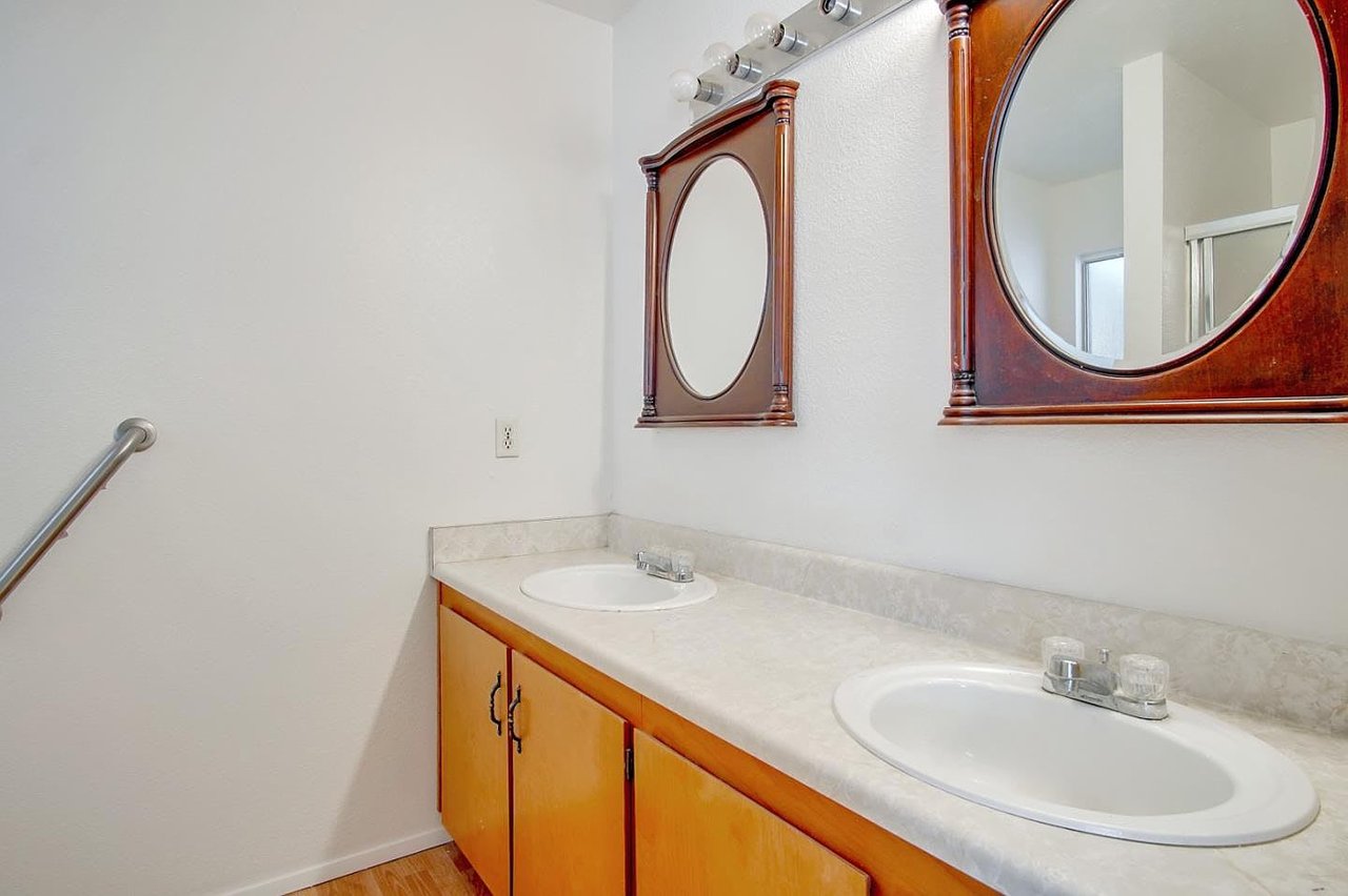 702 Colombard Cir
