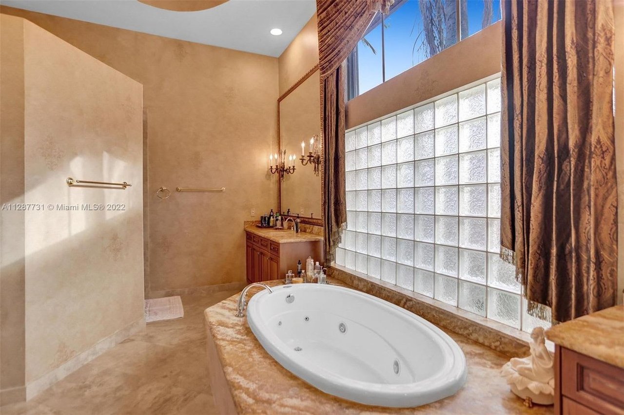 16288 Mira Vista Ln