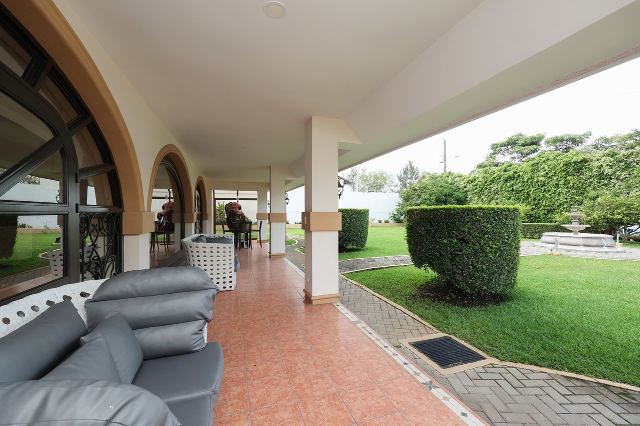 Luxury City Estate, Curridabat, San Jose