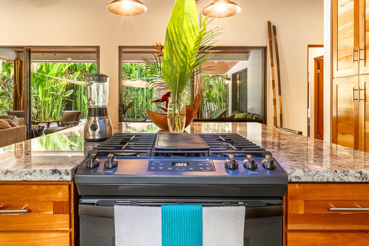 Uvita Garden Villa and Casita, 4 Bedrooms Total, Walking Distance To All