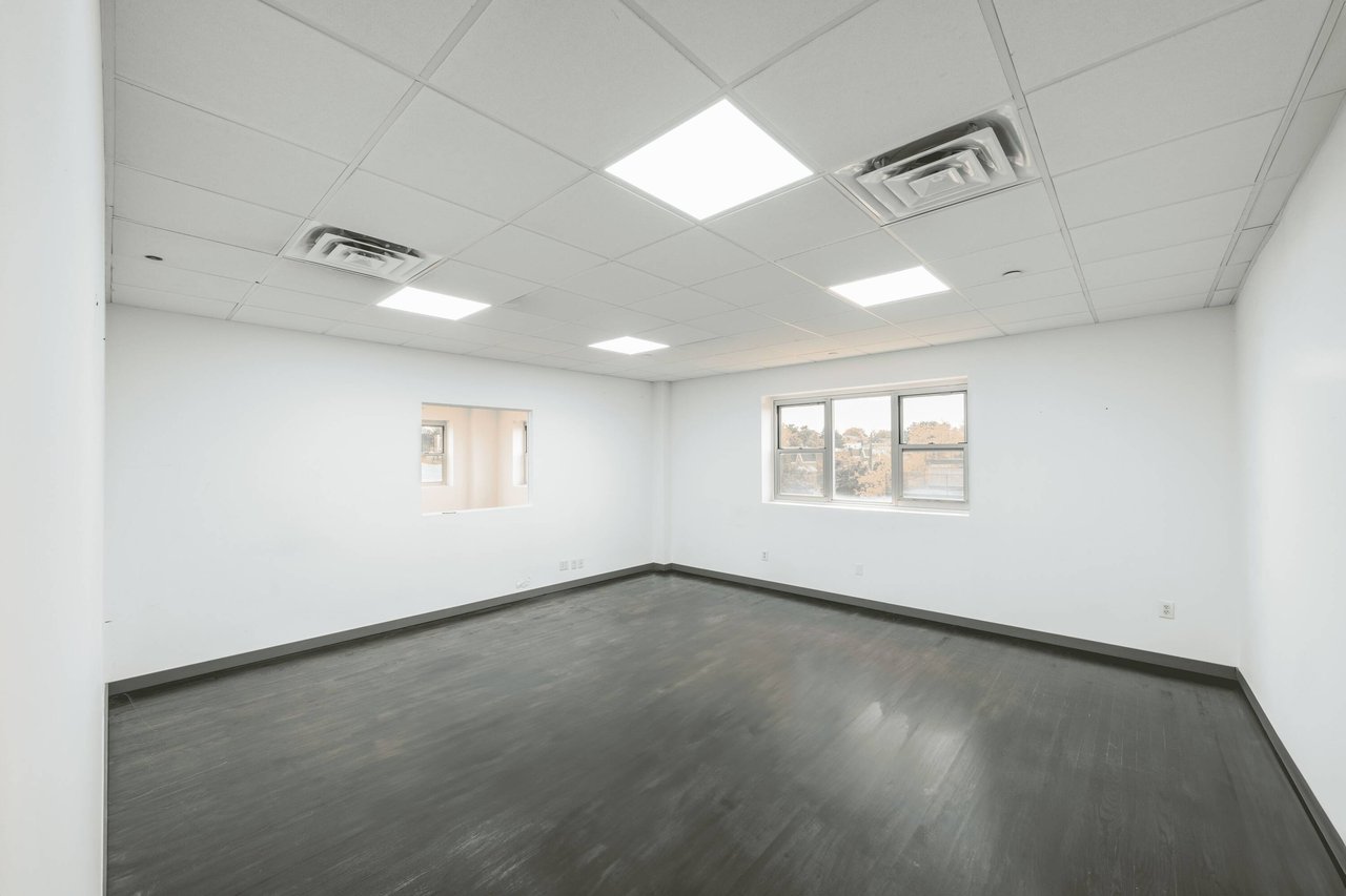 58 -48/46 59th - Office