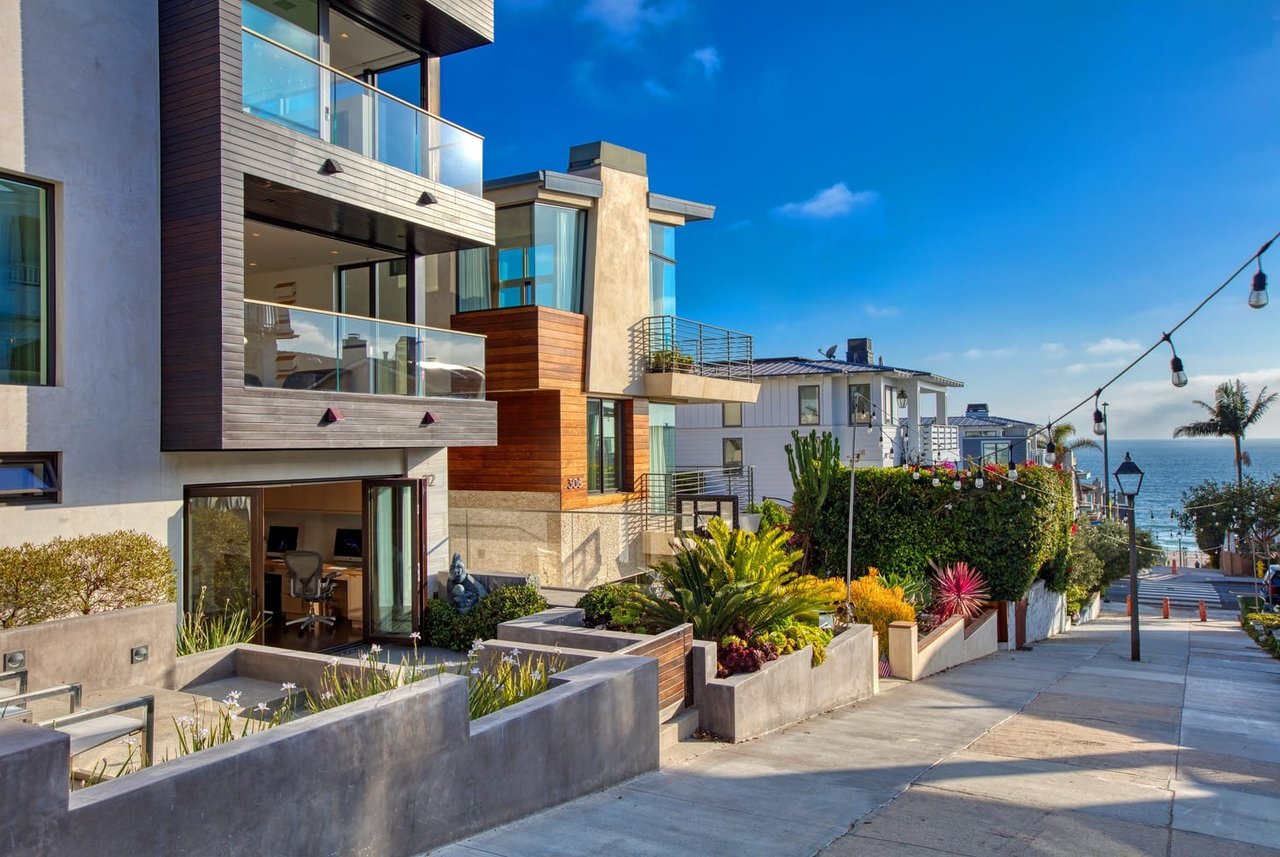 Manhattan Beach Walk Street