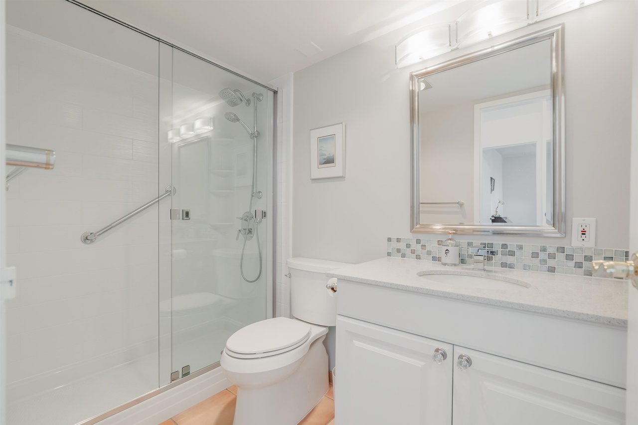 302-555 13th Street, West Vancouver