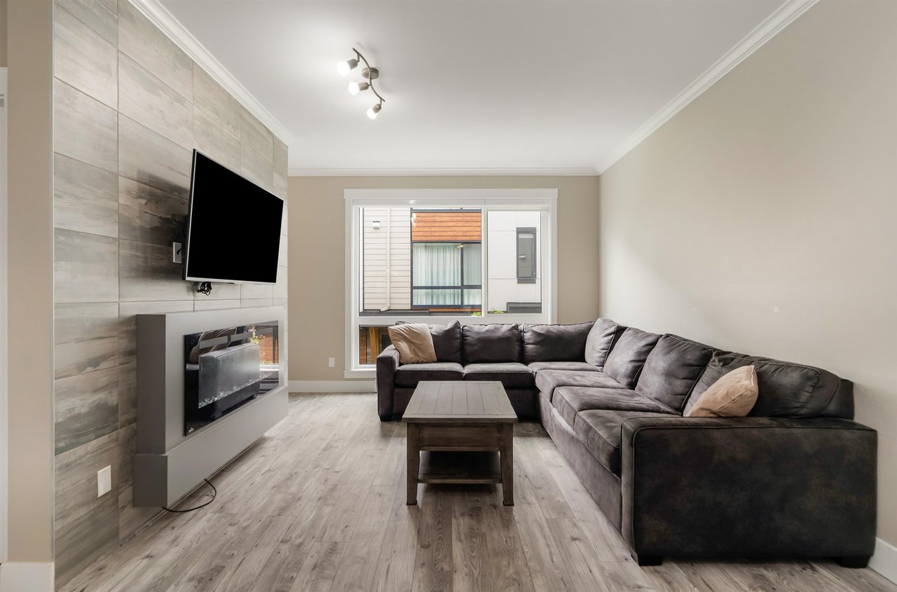 212-16488 64 Ave