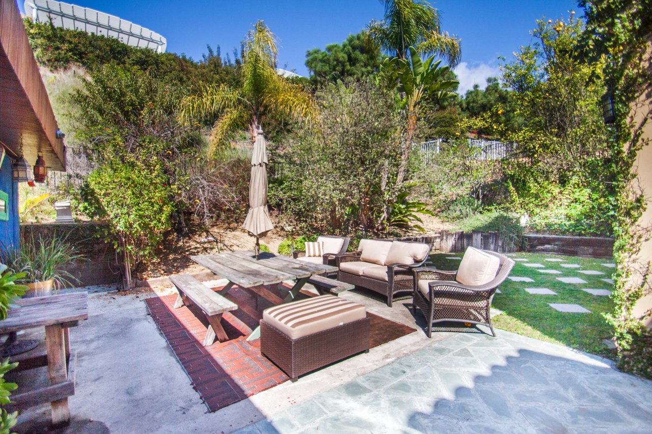 Spanish Colonial Villa In Los Feliz Estates