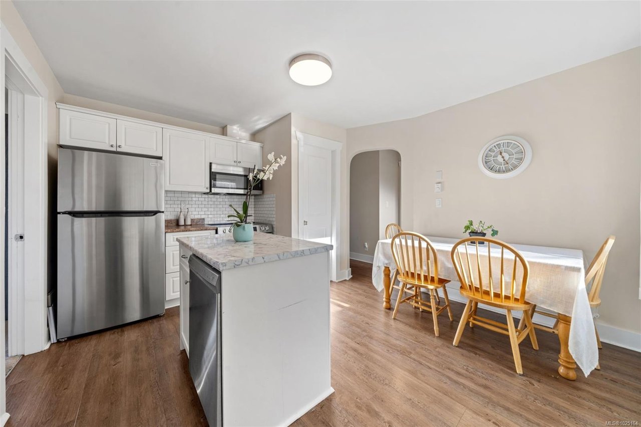 1123 Reynolds Rd, Saanich