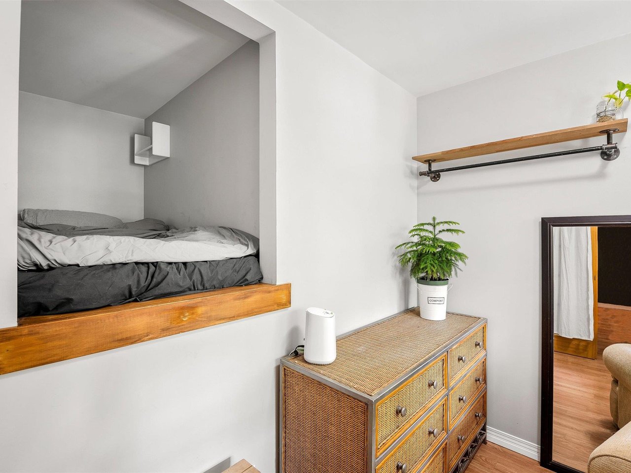 6-7410 Flint St
