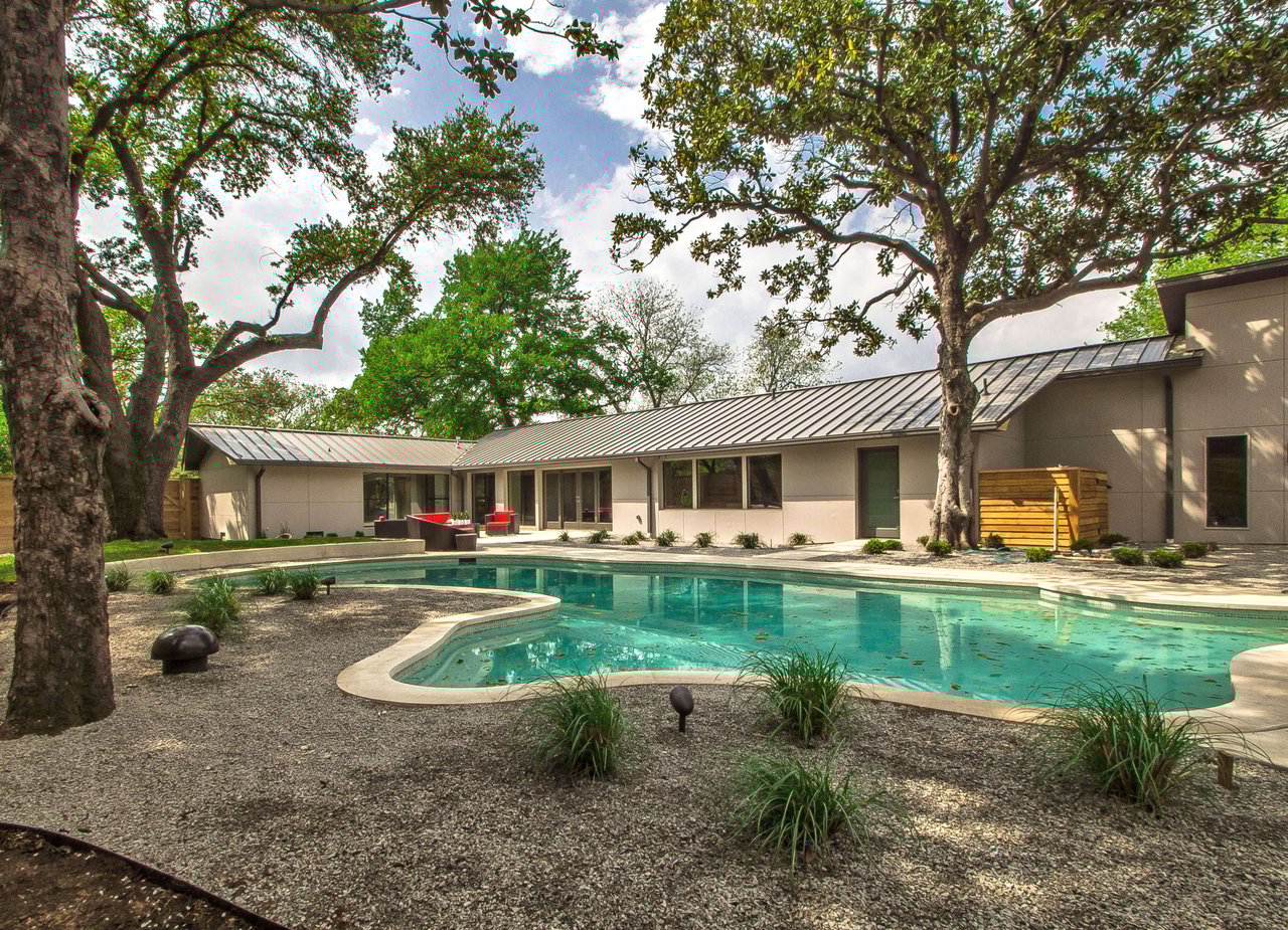 9026 McCraw Dr