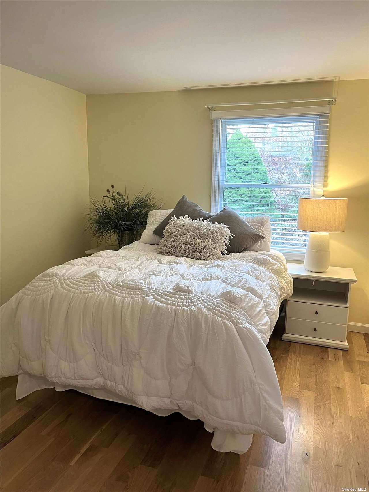 25 Squires Avenue