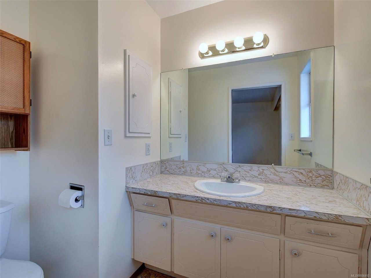 4253 Thornhill Cres