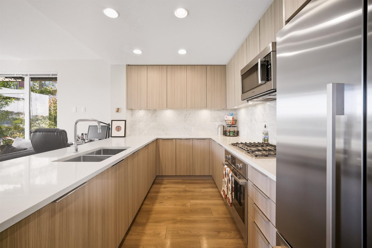207-3289 Riverwalk Ave