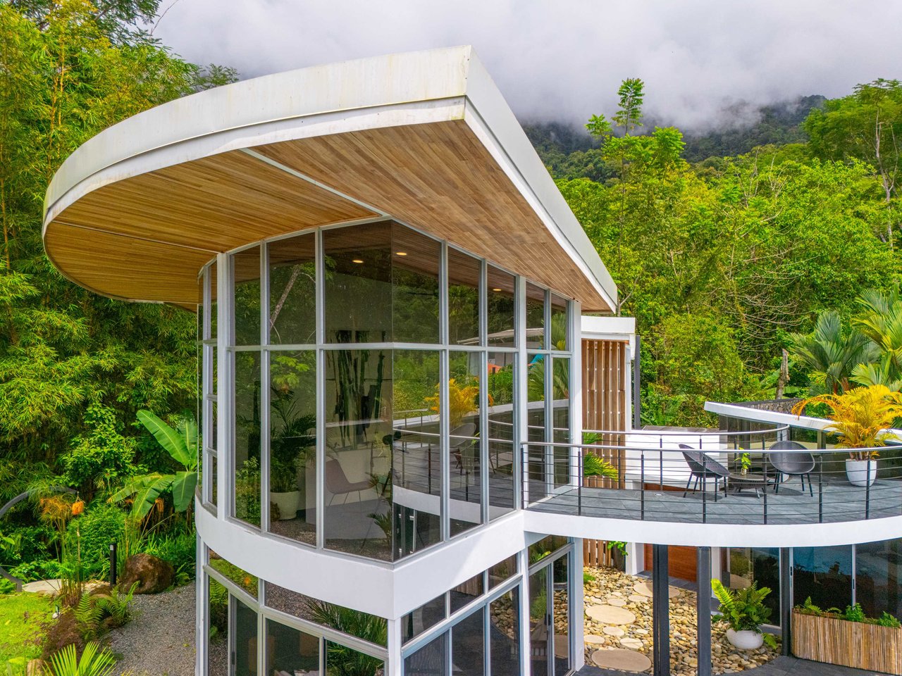 The Glass House. Sustainability, Luxury and Nature.