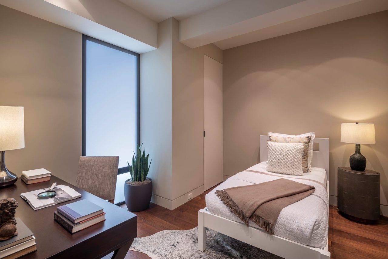 "As New" Contemporary View Apartment
