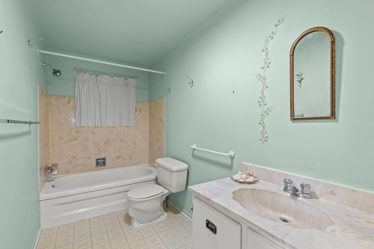 112 Graystone Cres