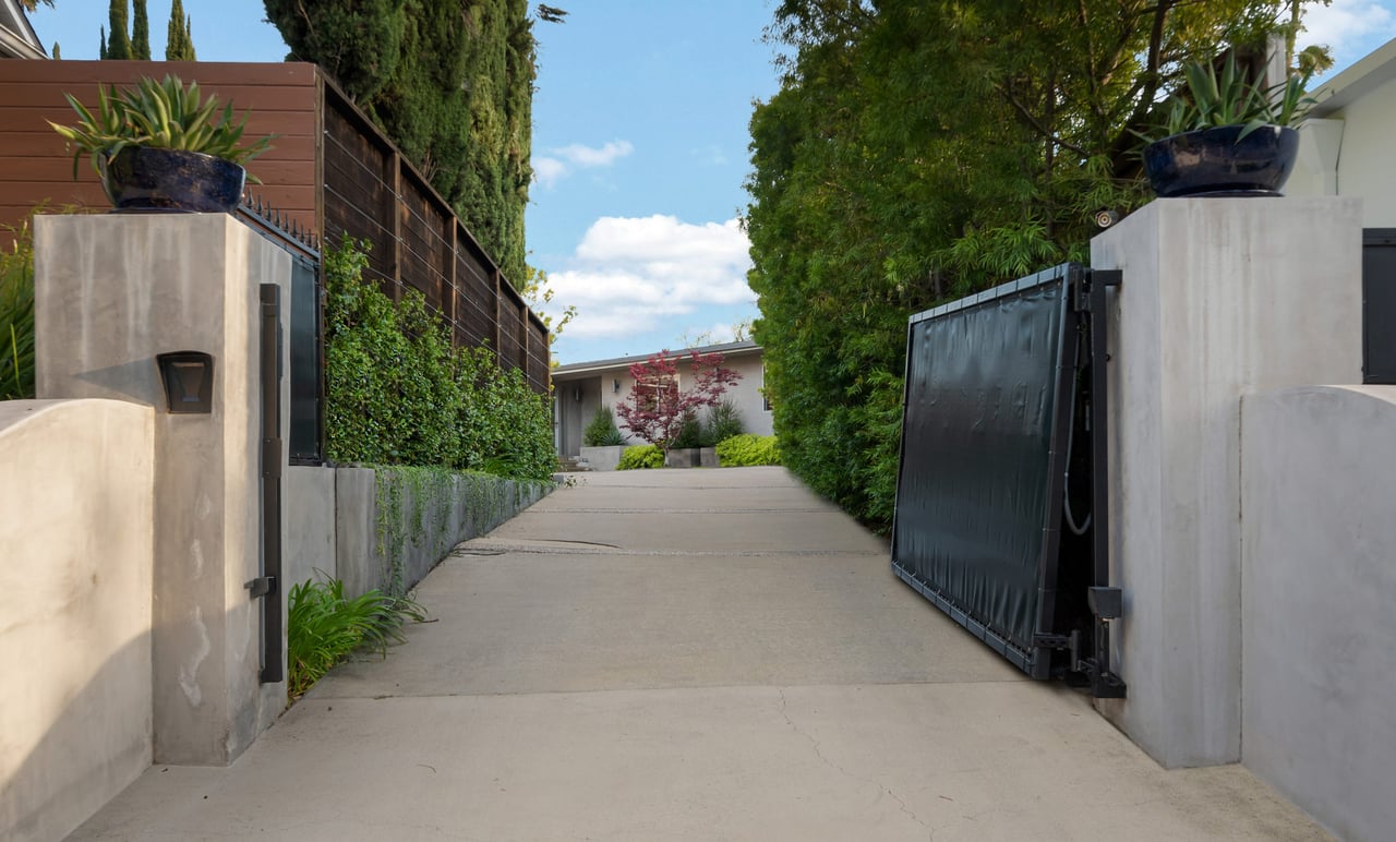 8040 Okean Ter, Laurel Canyon
