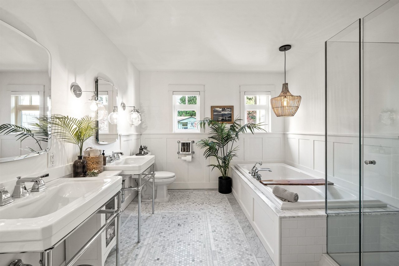 4365 Raeburn Street, North Vancouver