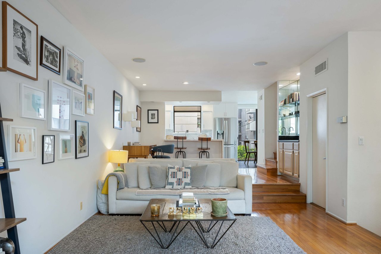 Contemporary Courtyard Townhome