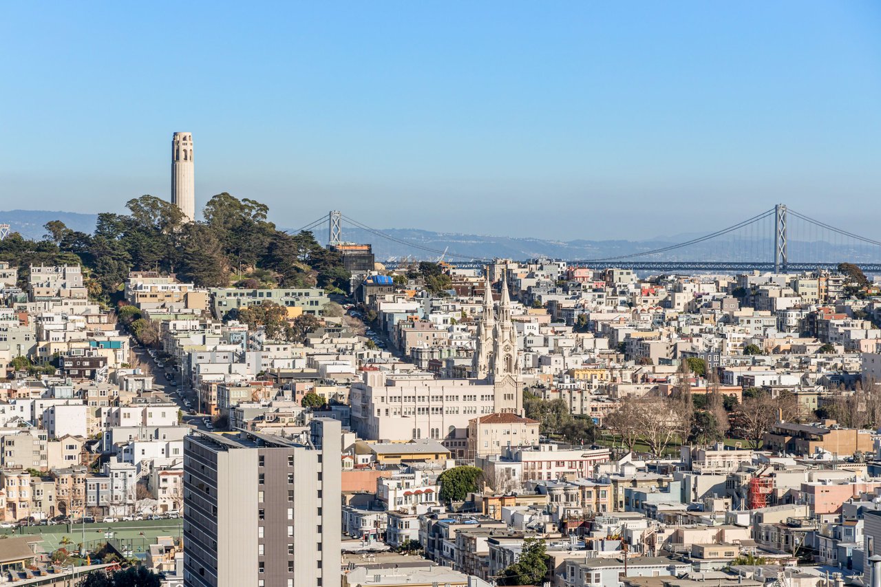 3,700sf+ Three Bedroom Condo With East Bay Views