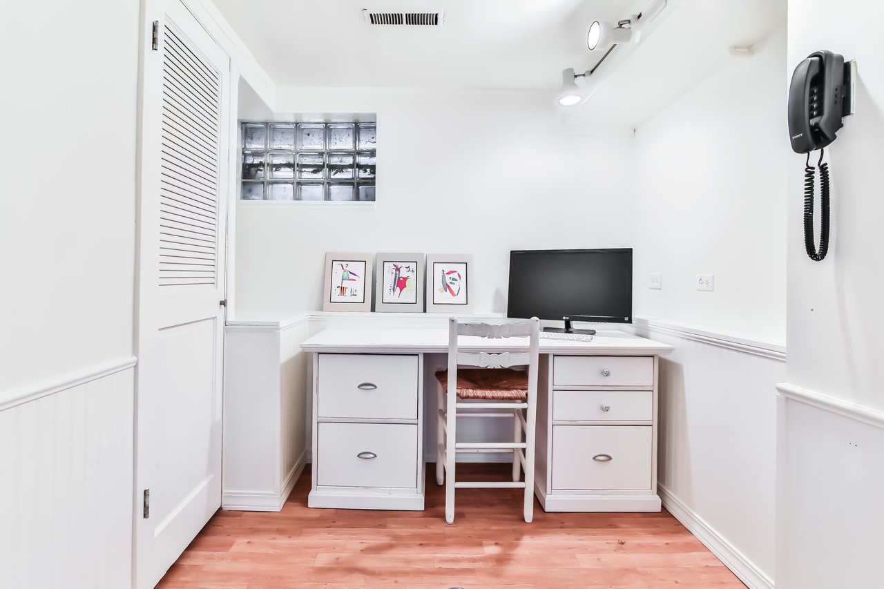 3806 N Alta Vista Ter