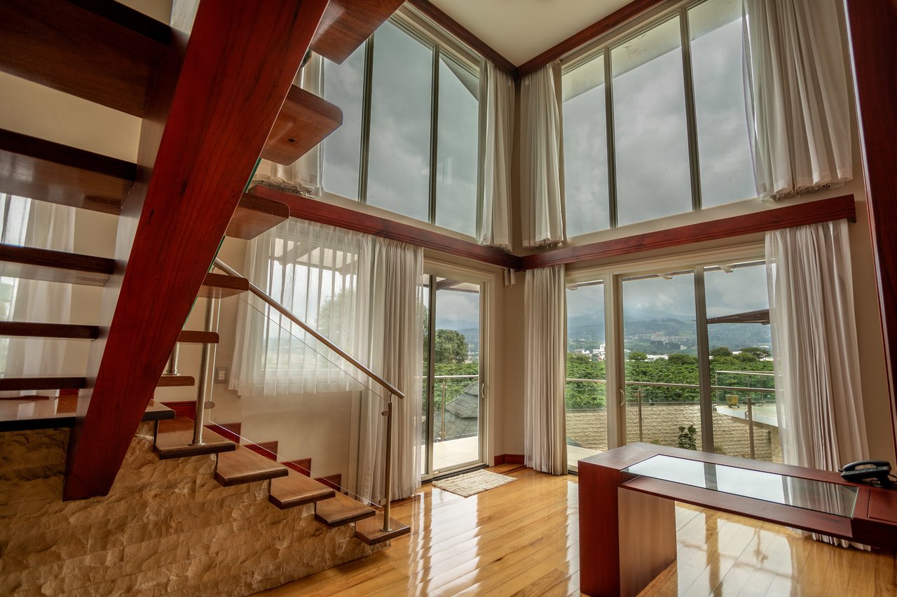 Classic Luxury Pool Estate, Curridabat, San Jose