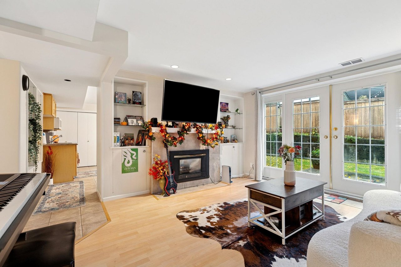 1501 Marine Cres